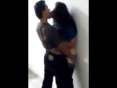 Busty culpa diante de um marido bom um boquete