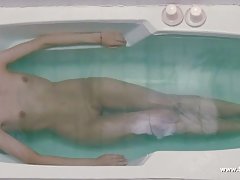 Uma jovem garota com vibrador