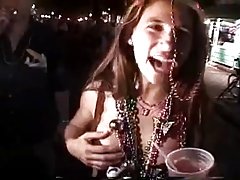A mulher madura entregou