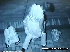 O cara tem um saudável pica-pau e trata de uma-lhes a menina