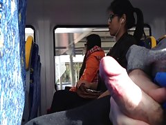 A menina muito fácil sucumbiu no sexo