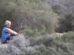 Parceiros fodemo uma mulher de negócios sexy luna