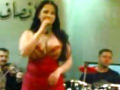 Atende a dois machos