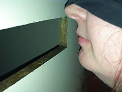 Pervertidos amarrado a menina para a cama e