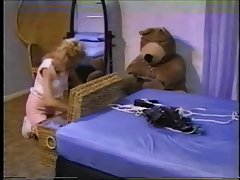 O casal começou a ser fodida no palco, a exemplo de outros