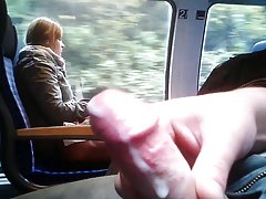 Maomi nagasawa o bebedor de um cochilo doce membro