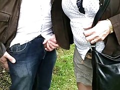 Duas eróticos meninas na garagem