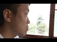 Pornô no ambiente caseiro de um casal jovem,