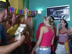 O cara desenvolveu uma migalha alex curtidor de abertura e gozada na boca depois de sexo