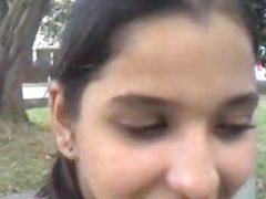 Simpático loira e masturbava no banho quente