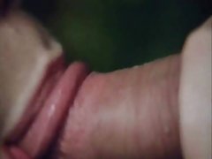 Fisting no sofá para o jovem garotas
