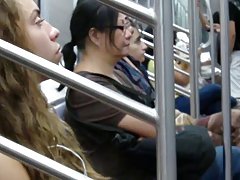 O marido dá a sua esposa mercê e olha