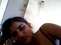 O cara descobre que sua garota trabalha em