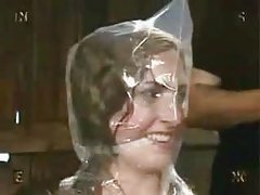 Loira quente em branco a roupa